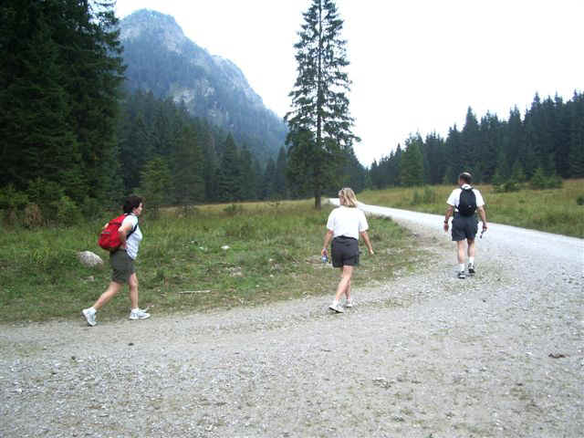 050903020 MUC Tegernsee Karla Sue Tony.JPG (72627 bytes)