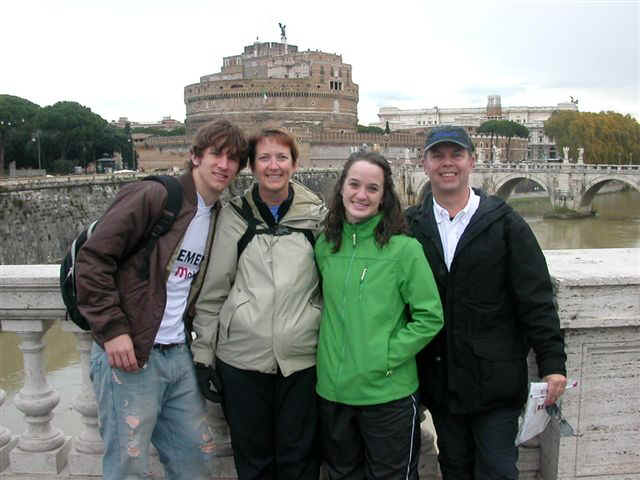 051122 (78) FCO Castel St Angelo.JPG (60835 bytes)