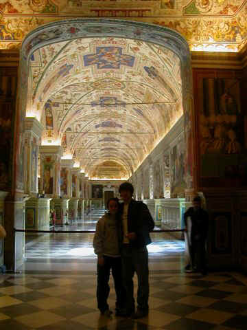 051123 (20) FCO Vatican Museum Lauren Jared.JPG (45112 bytes)