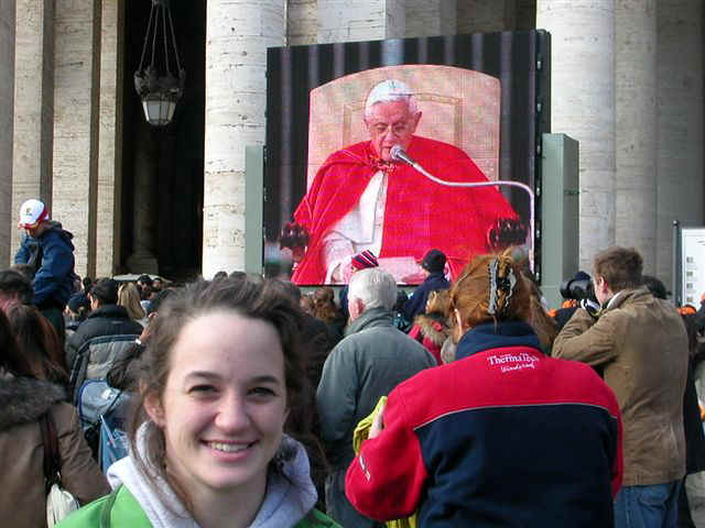 051123 (35) FCO Pope Benedict XVI Lauren.JPG (69239 bytes)