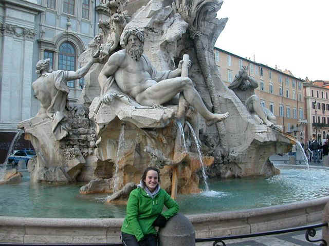 051123 (74) FCO Piazza Navonna Lauren.JPG (77096 bytes)