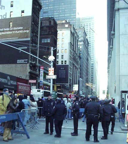 01c31017 NYC Ground Zero.JPG (47639 bytes)