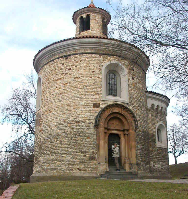 04208014 PRG Vysehrad Rotunda.jpg (169831 bytes)