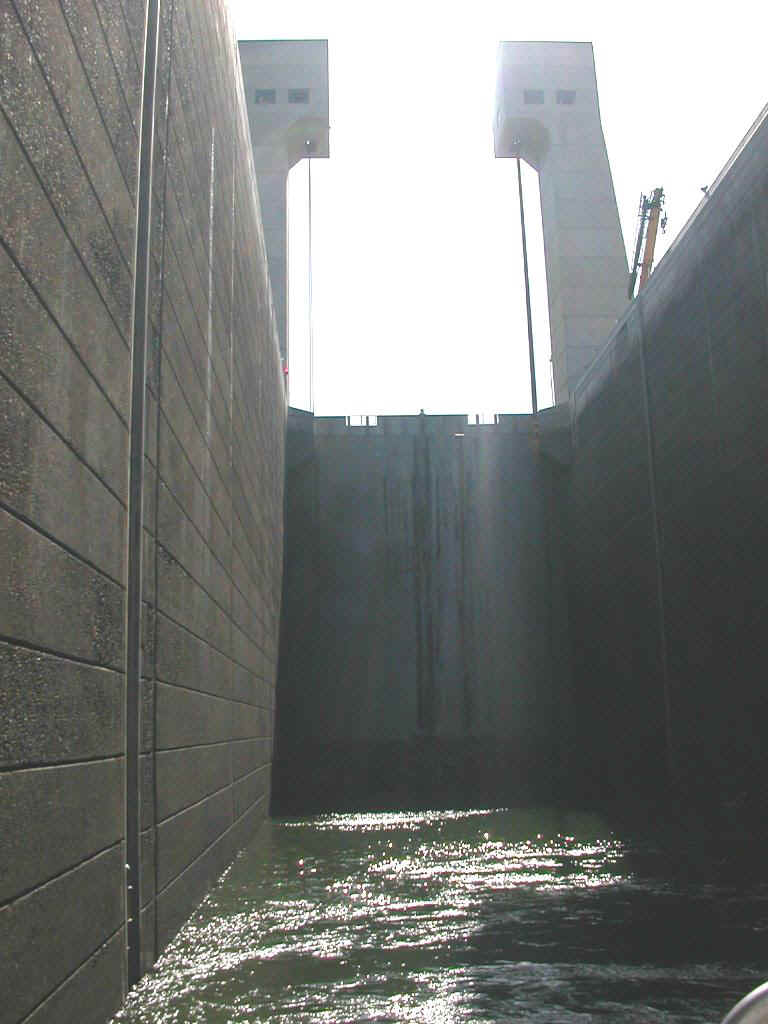 04425084 PDX John Day Lock.jpg (150093 bytes)