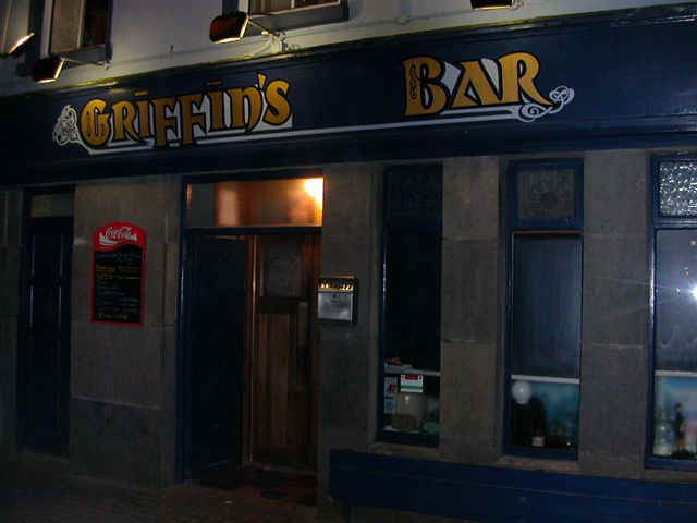 060114 (25) SNN Clifden Griffin's Bar.JPG (45203 bytes)