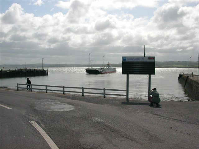 060522 (1) SNN Tarbert Shannon Ferry.JPG (49881 bytes)