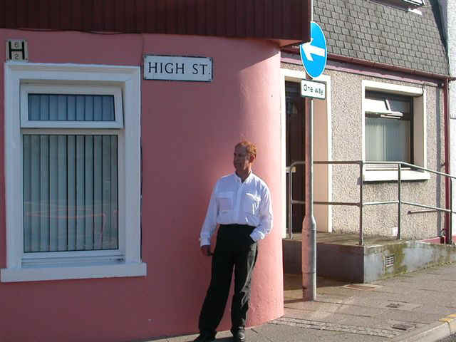 060916 (33) EDI Stranraer High Street Tony.JPG (60327 bytes)