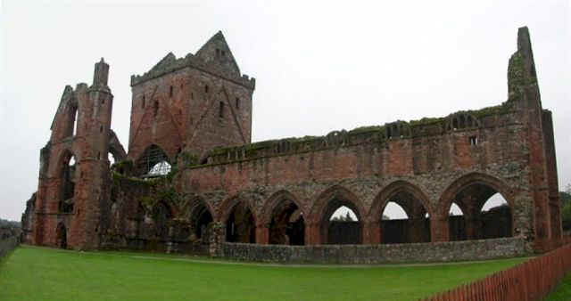 060916 (7a) EDI Sweetheart Abbey.JPG (30932 bytes)