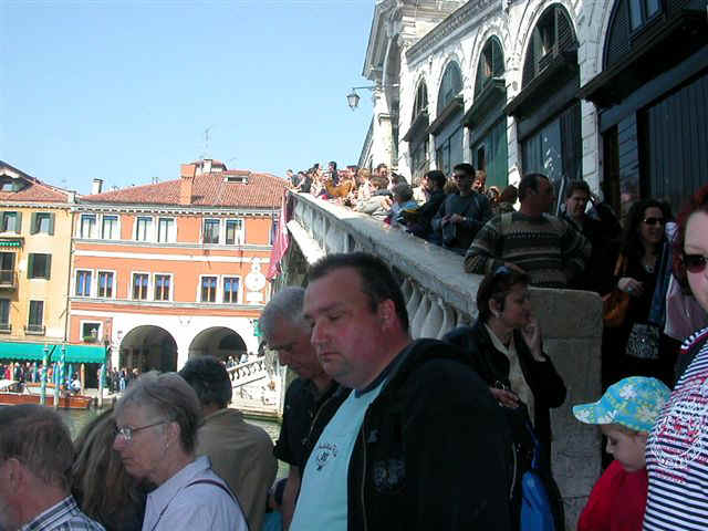 070407 (18) VCE Rialto Bridge.JPG (72575 bytes)