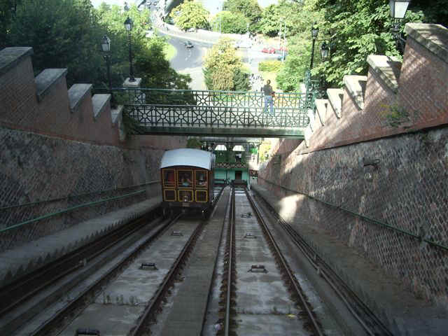 070712 (61) BUD Funicular.JPG (81006 bytes)