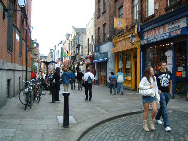 070903 (14n) DUB Temple Bar District.JPG (83266 bytes)