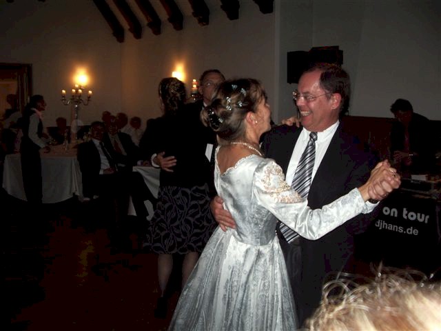 071002 (65) FRA Christine Tony.JPG (58504 bytes)