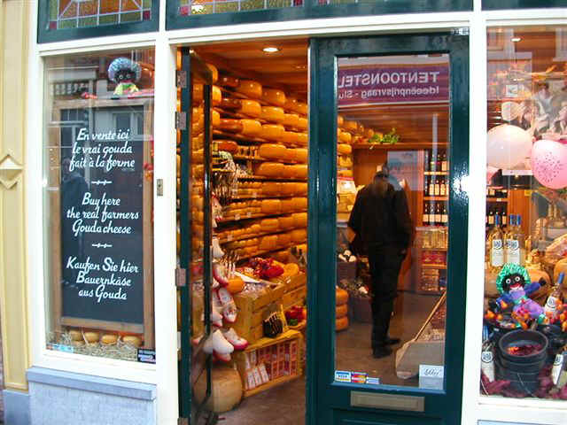071122 (25) AMS Gouda Cheese Shop.JPG (83842 bytes)